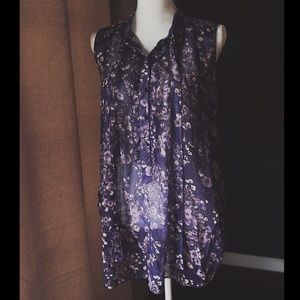 3/$25 🍄 Purple and white floral sheer tunic tank.